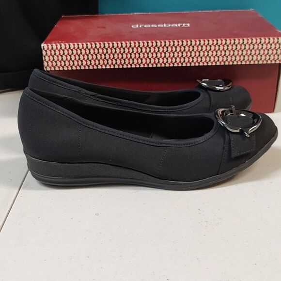 Dressbarn 7.5 WIDE Black slight wedge flats with buckle - Picture 3 of 5